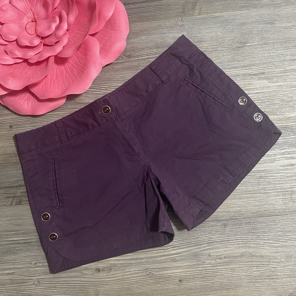 THE LIMITED‎ Shorts Women's Size 6 Purple Button Accent 4" Inseam